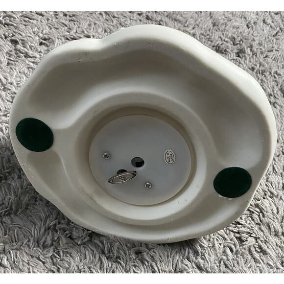 White Porcelain Bisque Musical Christmas Nativity Scene Decor - Picture 5 of 11